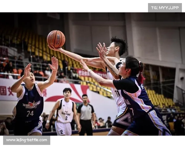 篮球赛场攻防较量：赛季最精彩的比赛